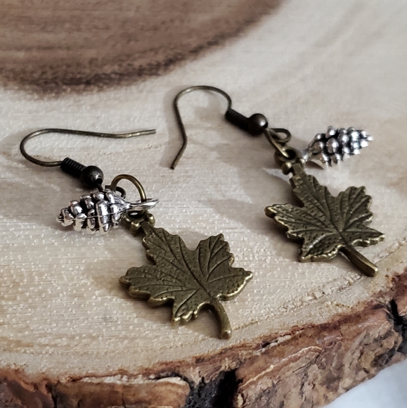 Maple leaf pinecone earrings bronze silver fall autumn Thanksgiving handmade New - Picture 9 of 10